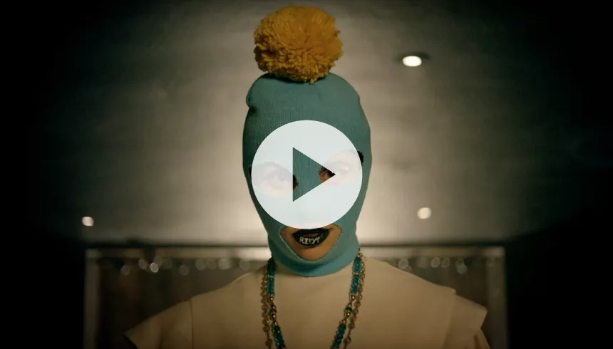 Video: Pussy Riot hylder kvindens kønsorgan og kritiserer Donald Trump