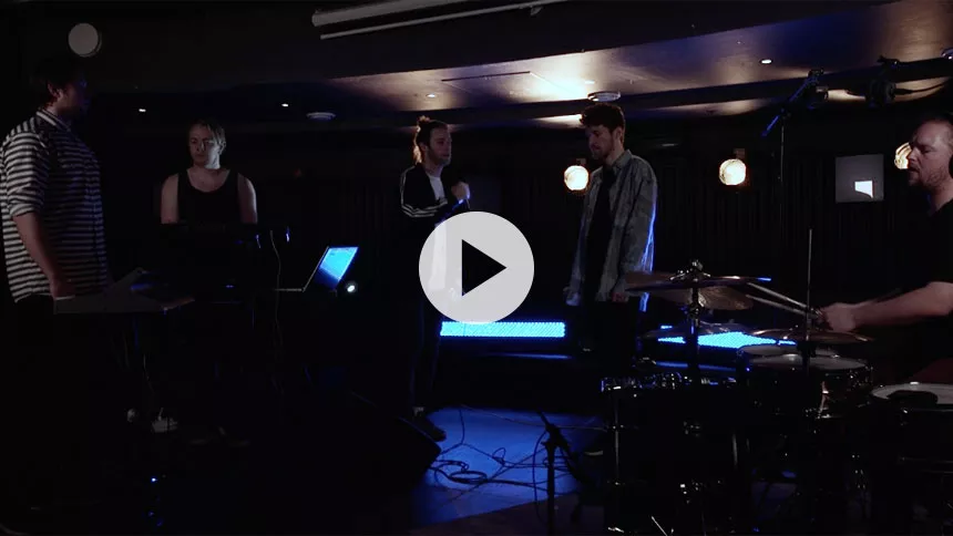 Se intens livevideo med den roste danske hiphop/soul-duo Broer