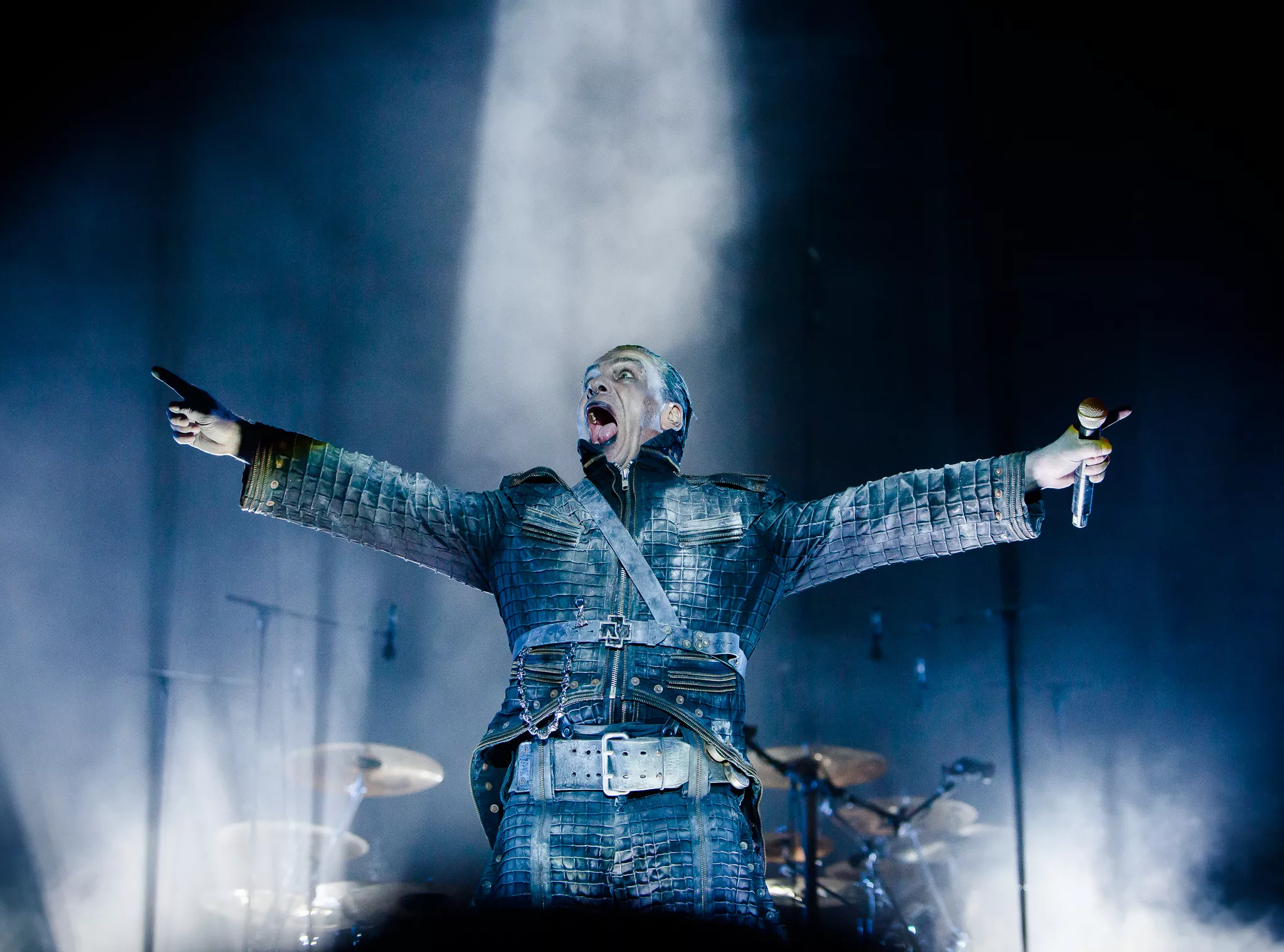 Teatralske tyskere i fuld kontrol