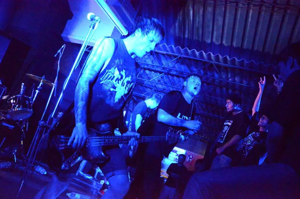 Premiere: Social Suicide