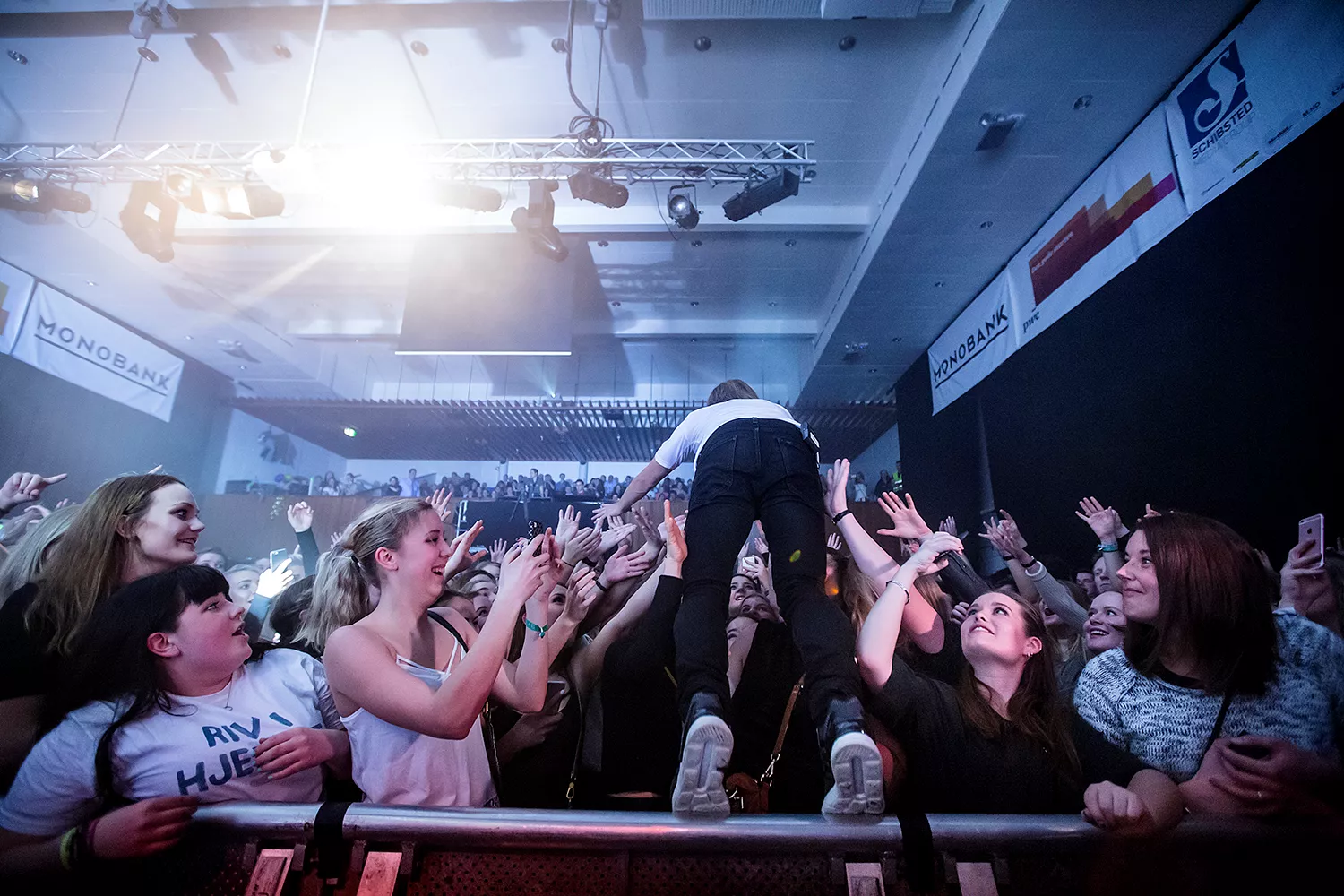 Sondre Justad: Aulaen, Uken