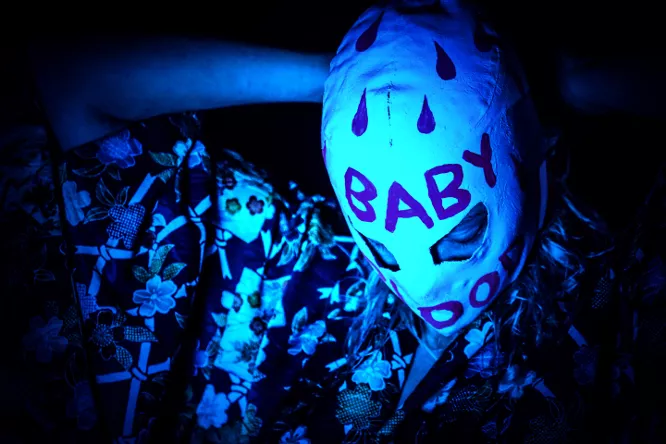 Lucy Love debuterer med sit alter ego Baby Blood