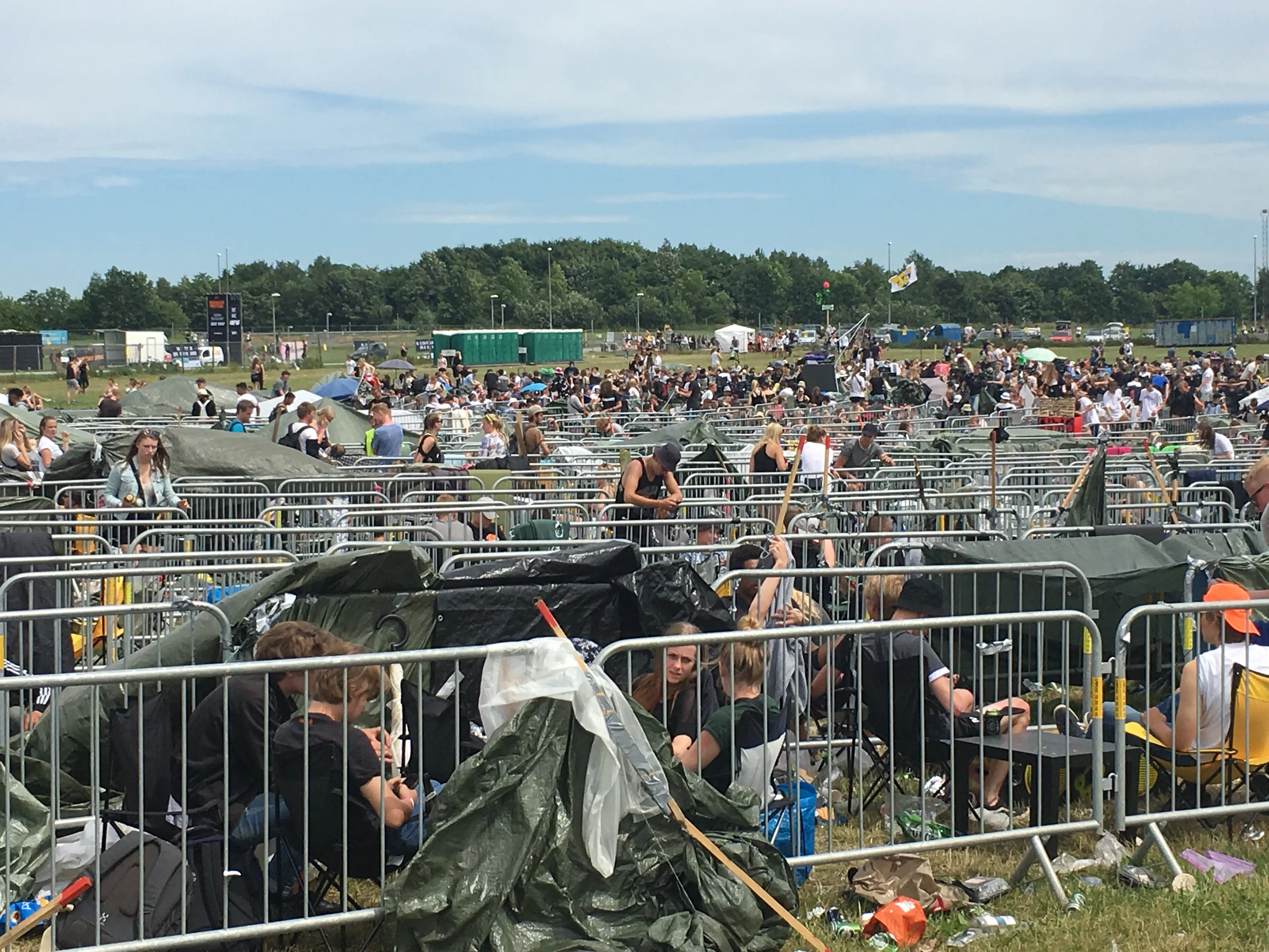 Fotoserie: Lange køer foran Roskildes indgang 24 timer før åbning