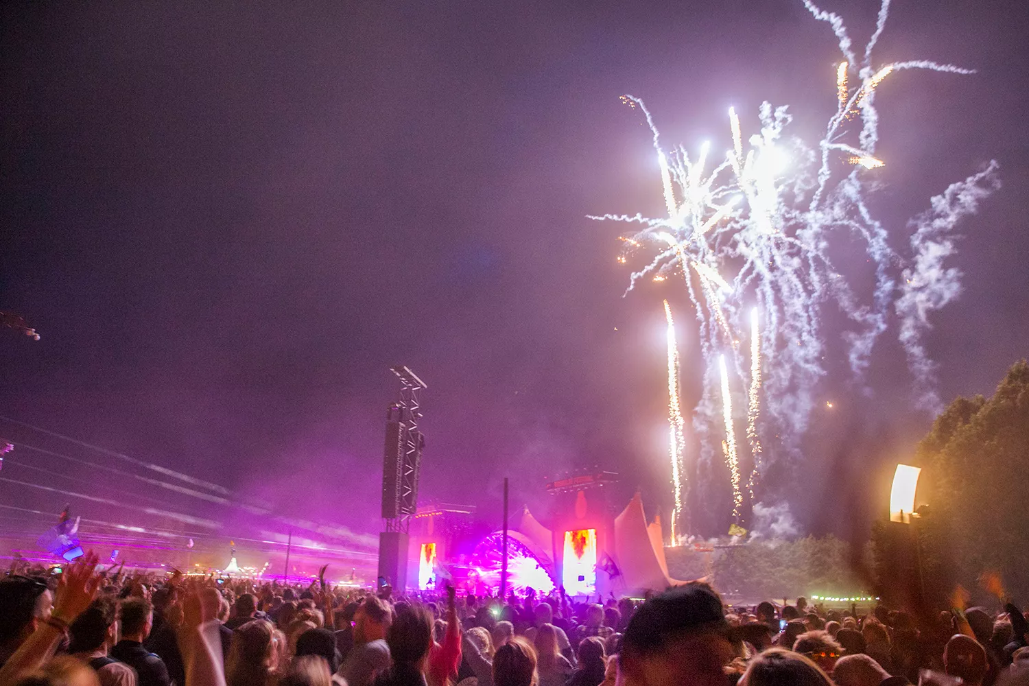 Fotoserie: Roskilde om natten – festivalen sover aldrig