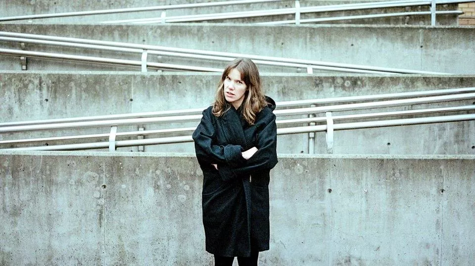 Hun skal være oppvarmer for Father John Misty