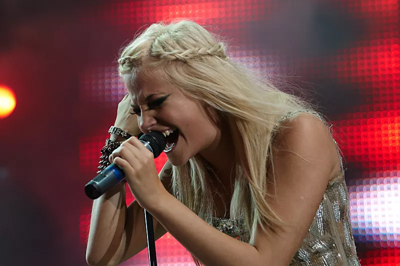 Pixie Lott optræder ved MTV EMA Pre-Party