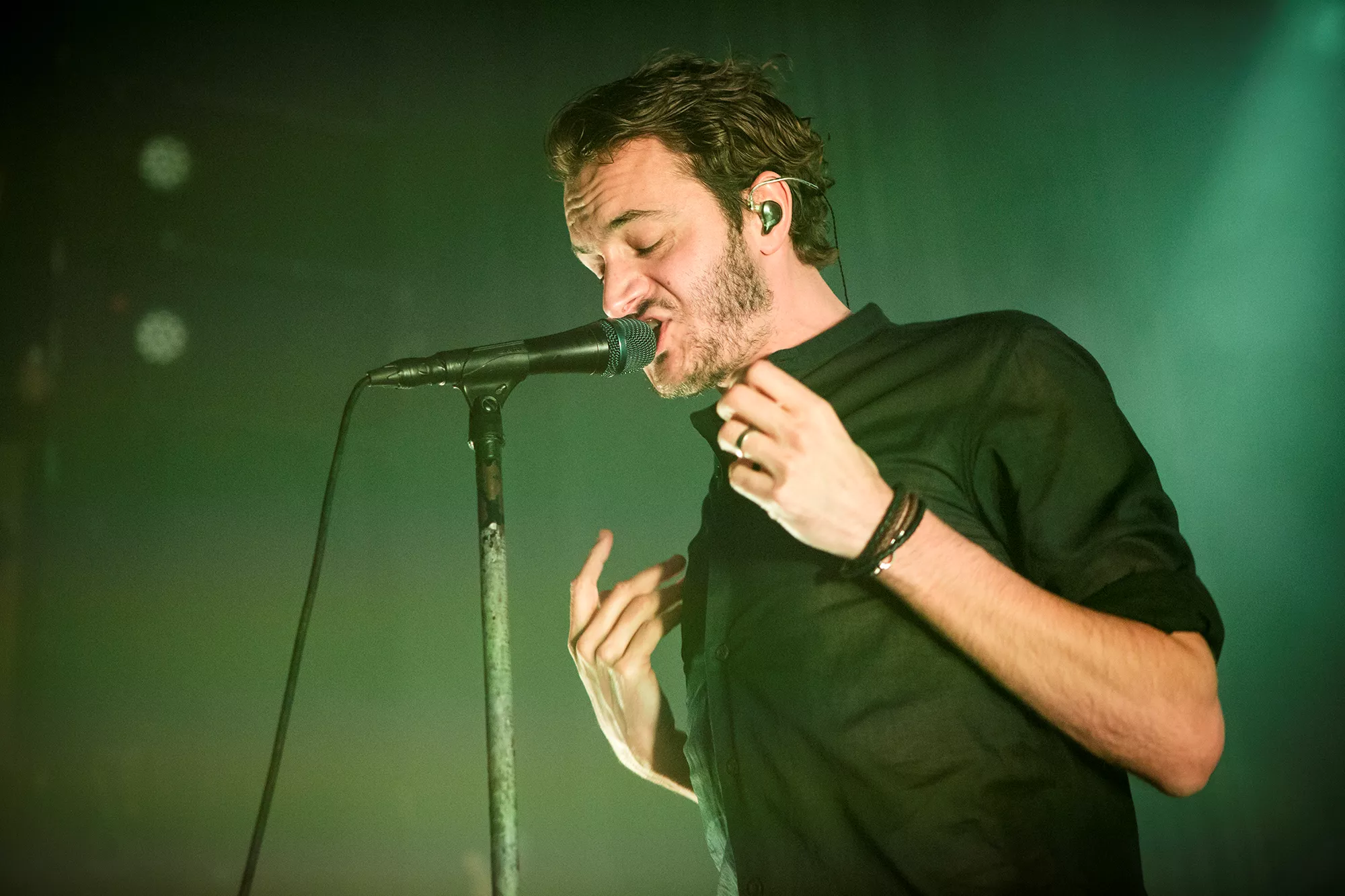 Dyster dansabel rock lyste op på en forblæst onsdag