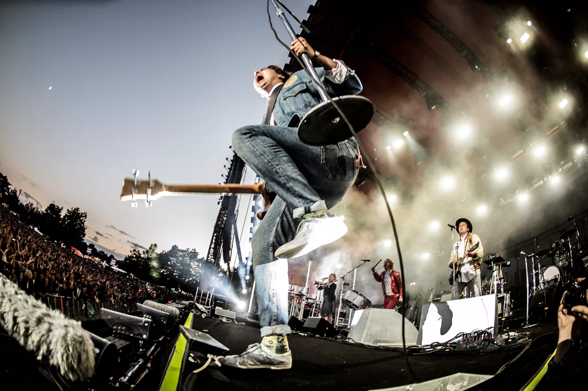 Det er første gang Arcade Fire covrer den britiske artisten. 