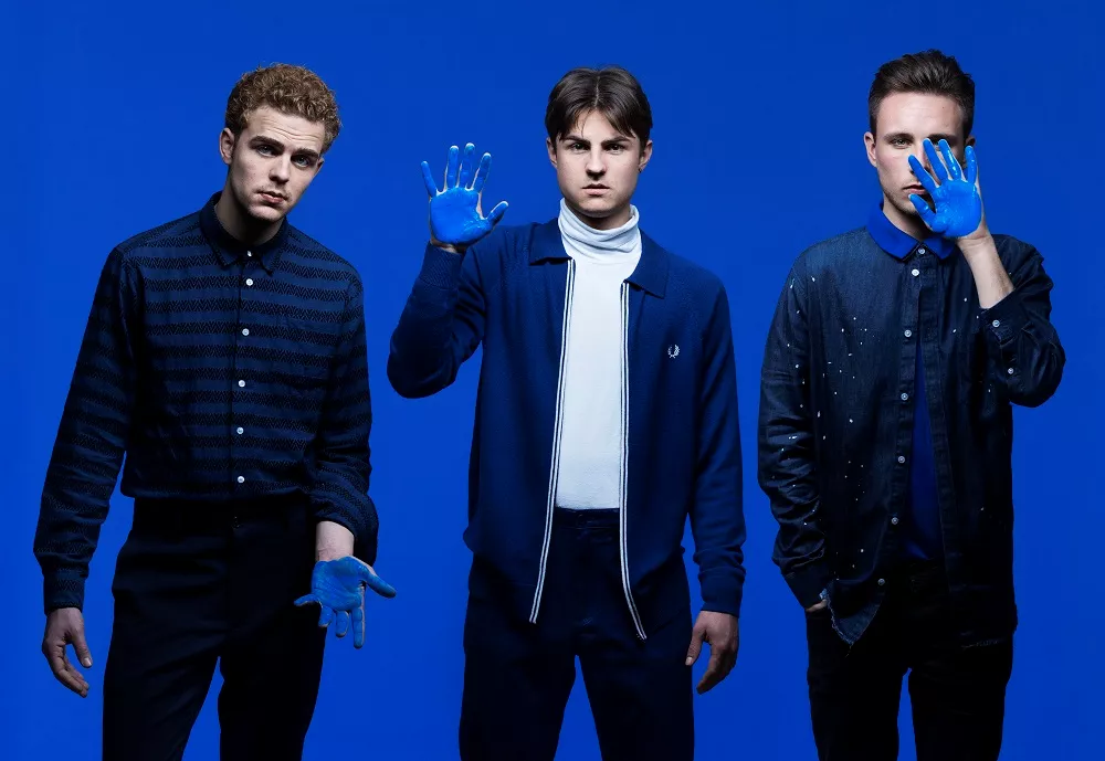 Se Julias Moon på rulleskøjtedisko med unge damer