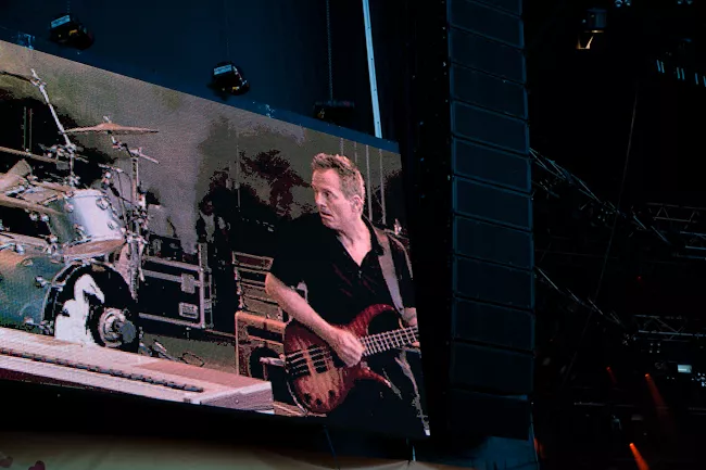 Them Crooked Vultures: Peace & Love, Borlänge