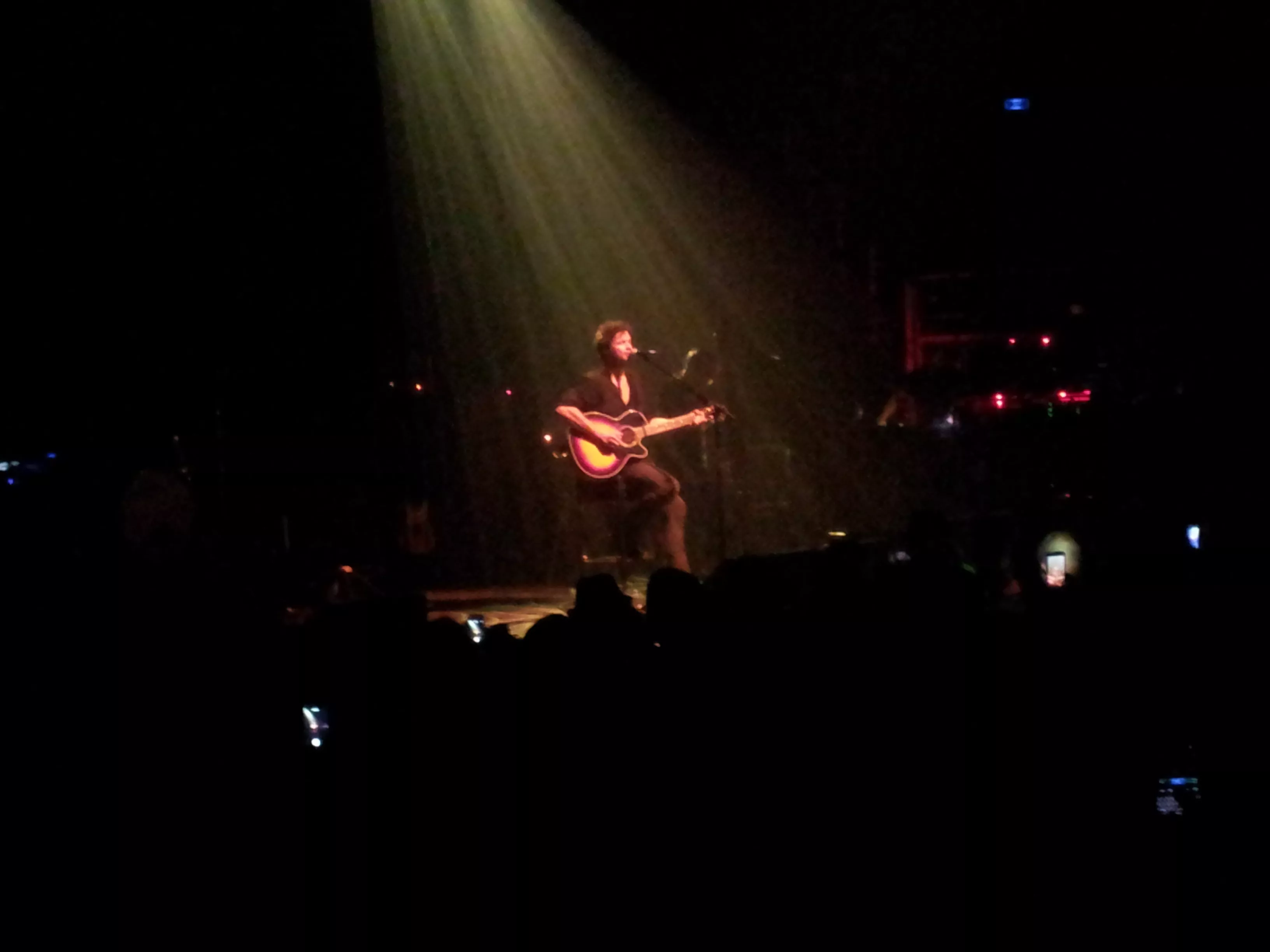 Ställer in turné efter nätstorm