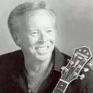 Country-legende får hjælp af stjerner