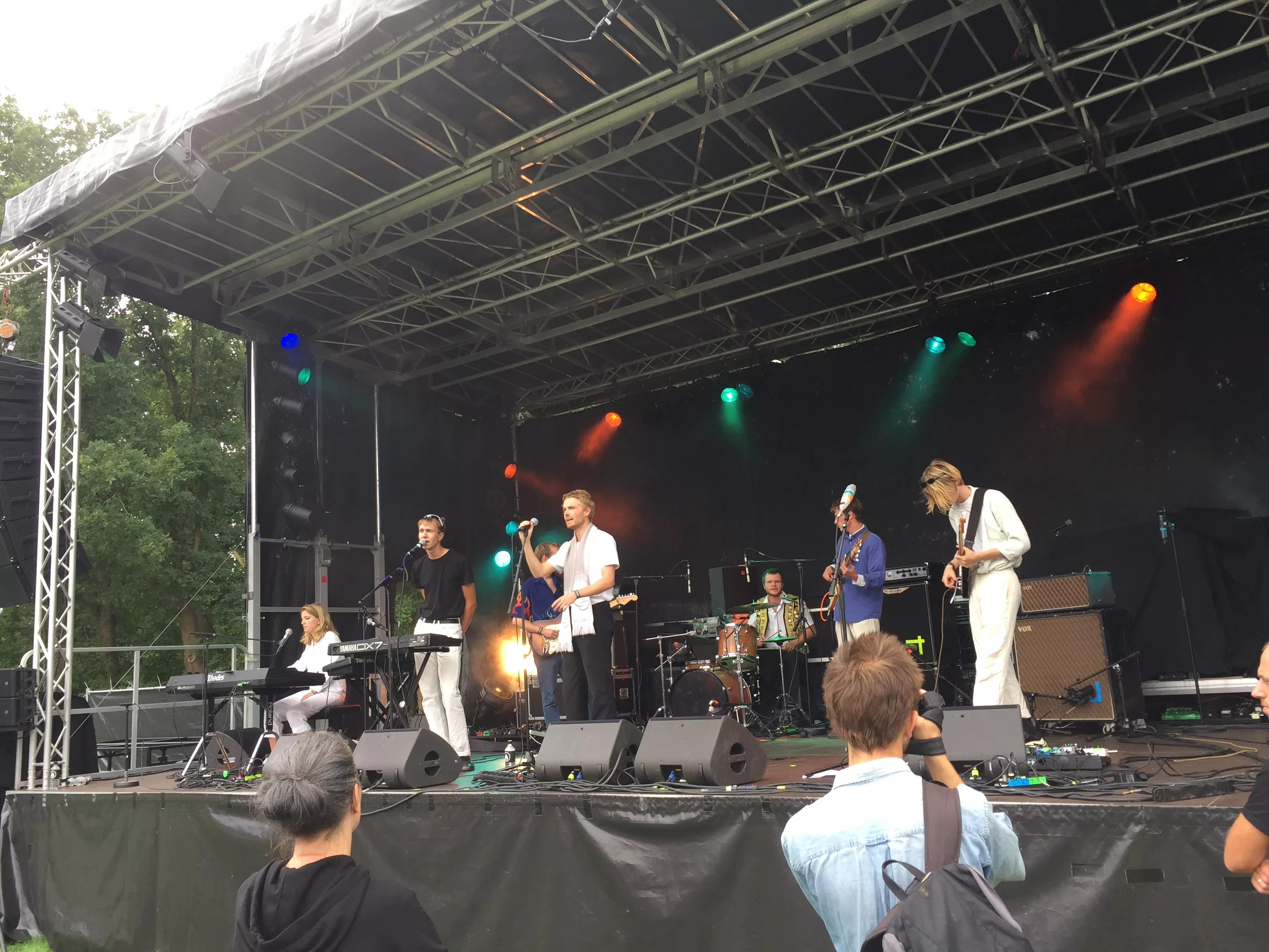 Dekonstrueret firserpop i normcore-indpakning