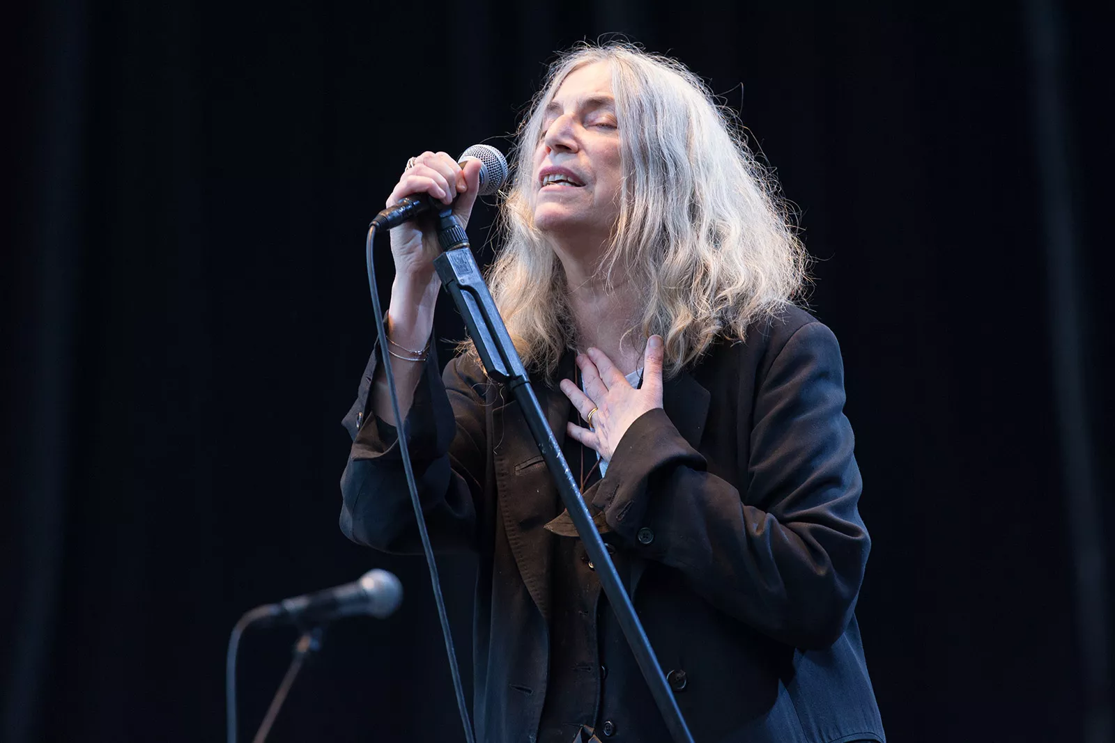 Boganmeldelse: Ind til benet med Patti Smith