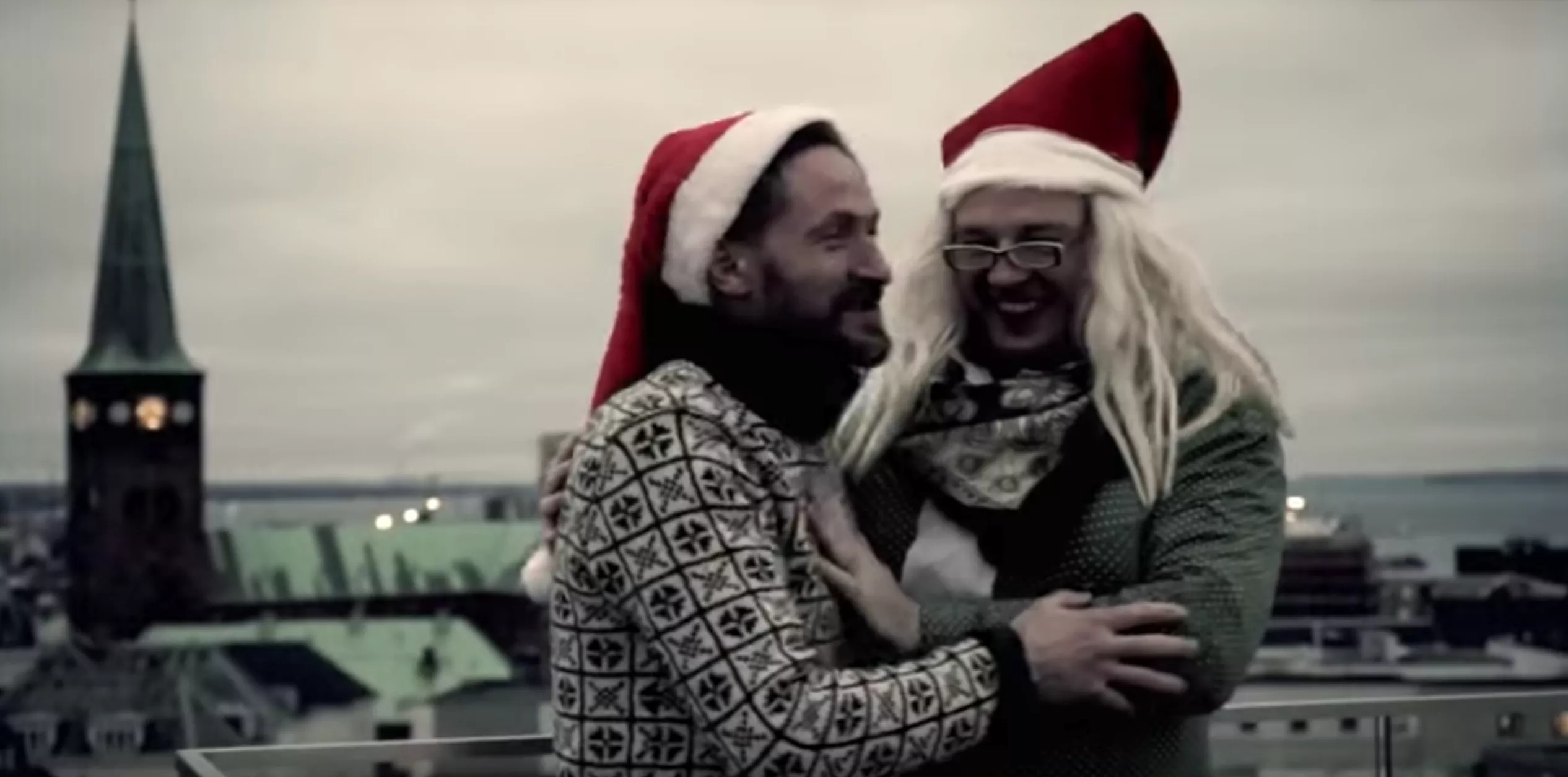 VIDEO: The Broken Beats hylder kærligheden året rundt i ny ørehænger