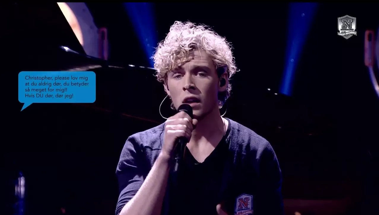 Hør Christopher synge beskeder fra fans
