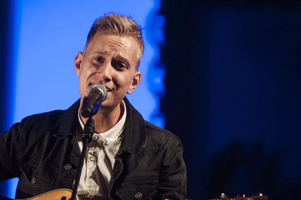 Noah tager på akustisk turné