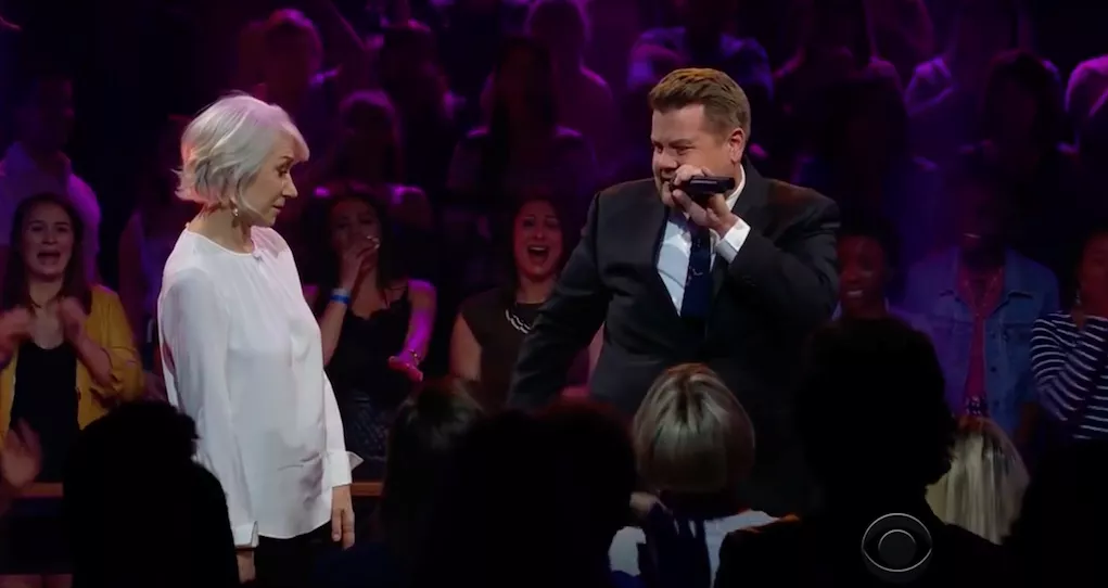 Helen Mirren tilintetgør James Corden i rap-battle 