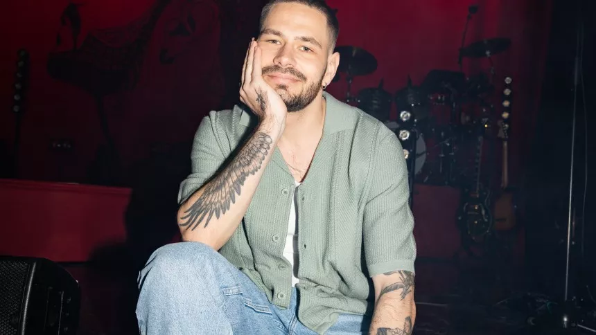 INTERVJU: Han spilte fotball på proffnivå, men et YouTube-klipp endret alt 