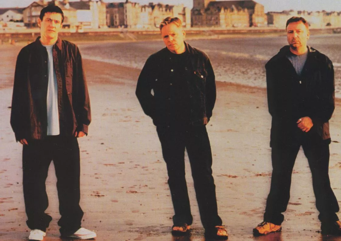 Bernard Sumner afviser samarbejde med Hook