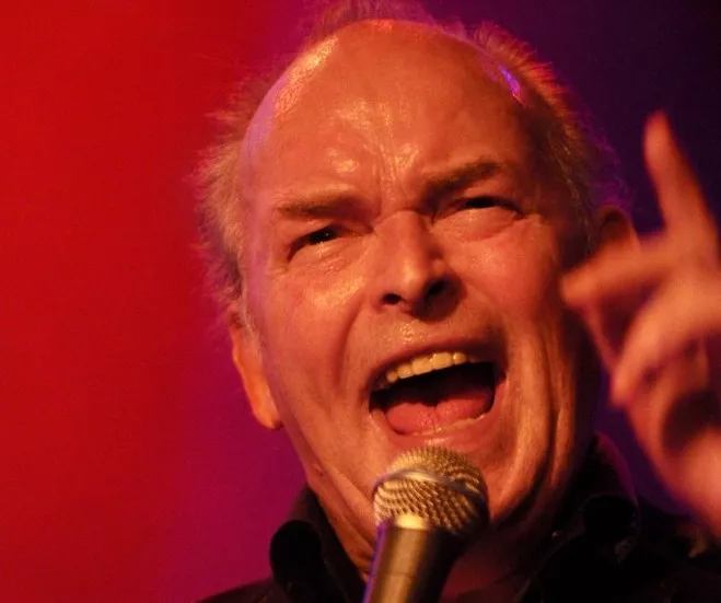 GUIDE: Her er ti af Peter Bellis stærkeste sange