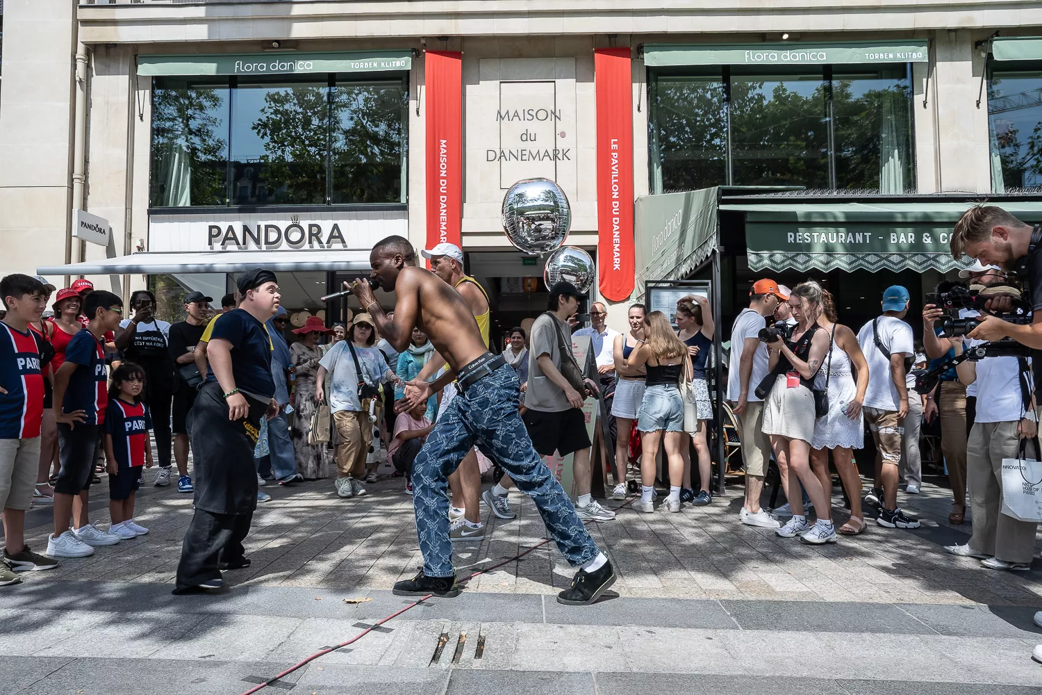 På fotoet: JJ Paulo spillede i Paris i forbindelse med OL i 2024.