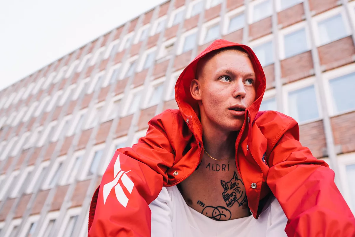 — Det er på tide å bli voksen og jobbe med et stort label