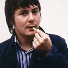 Nic Armstrong: Små unikke sange – og godt med griner