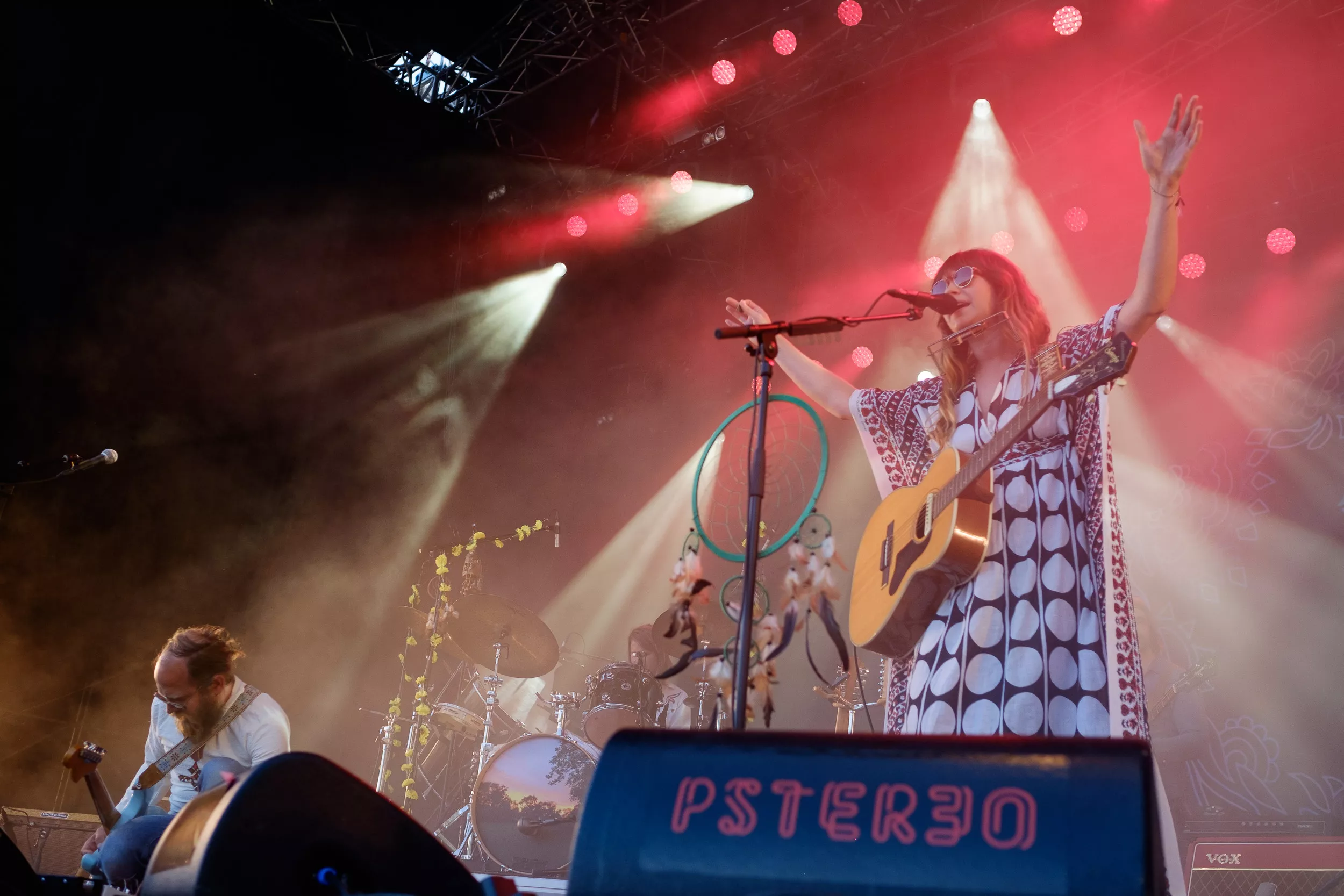 Ida Jenshus: Elvescenen, Pstereo