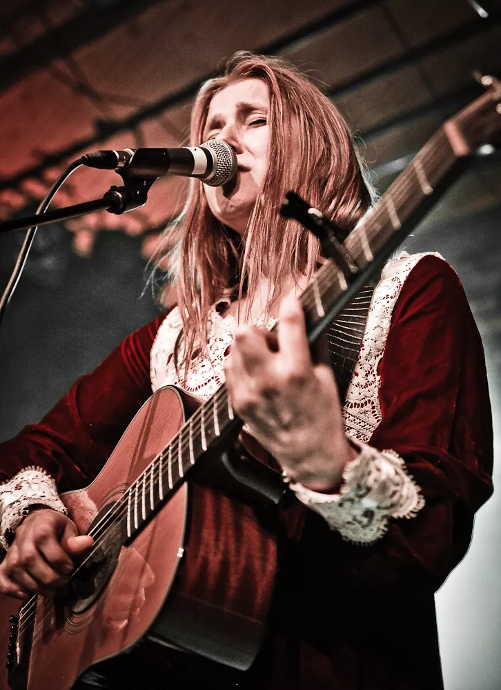 Se akustisk Boho Dancer-session fra Spot