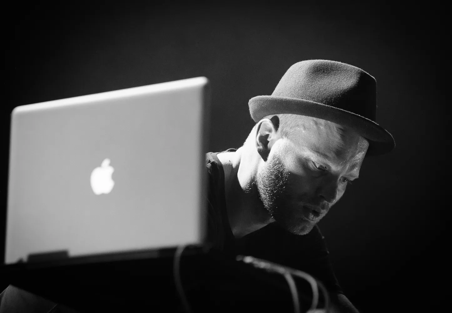 Julekalender låge 11: Hør årets bedste sang ifølge Tomas Barfod