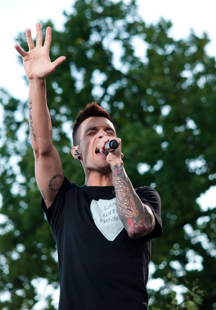 Hoppar av Dead By April – ’’Jag är ju en pop-kille’’