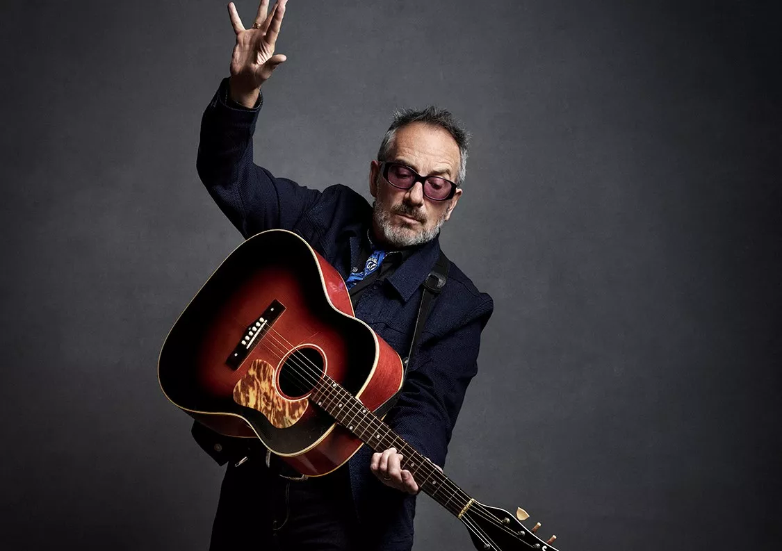 DRENGEN, DE KALDTE HVIS: Elvis Costello giver danske duo-koncerter