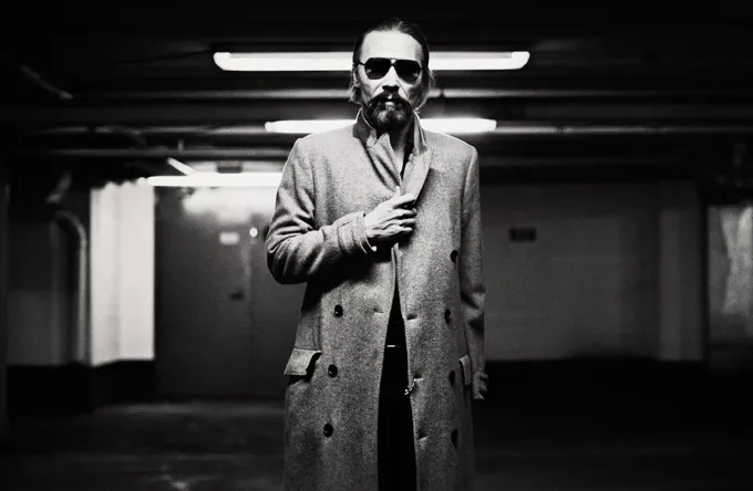 Steen Jørgensen får hjælp af venner live