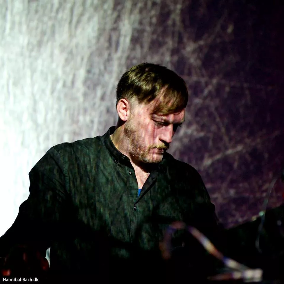 Torn Hawk og The Field : Phono Festival, FAF-Siloen, Odense