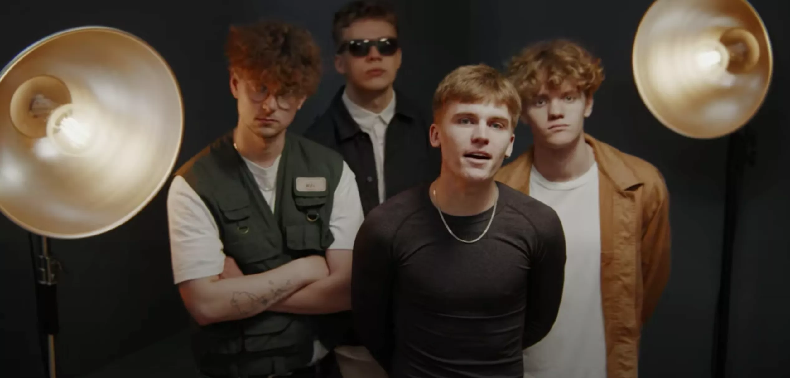 PREMIERE: En kærlighedsaffære bag kulissen i ny video fra Undertekst 