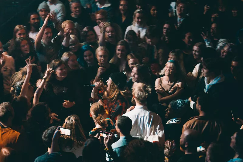 REPORTAGE: Lesbisk kärlek & mental ohälsa – det här var höjdpunkten på Iceland Airwaves