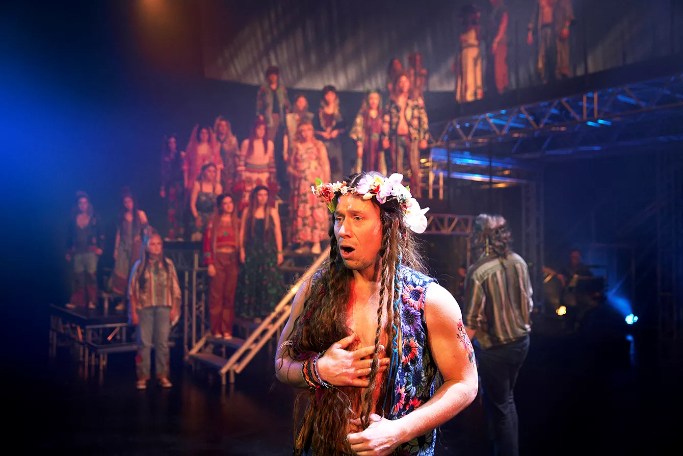 Frihed, fællesskab, mod og tidløs relevans – Hair giver håb i Herning