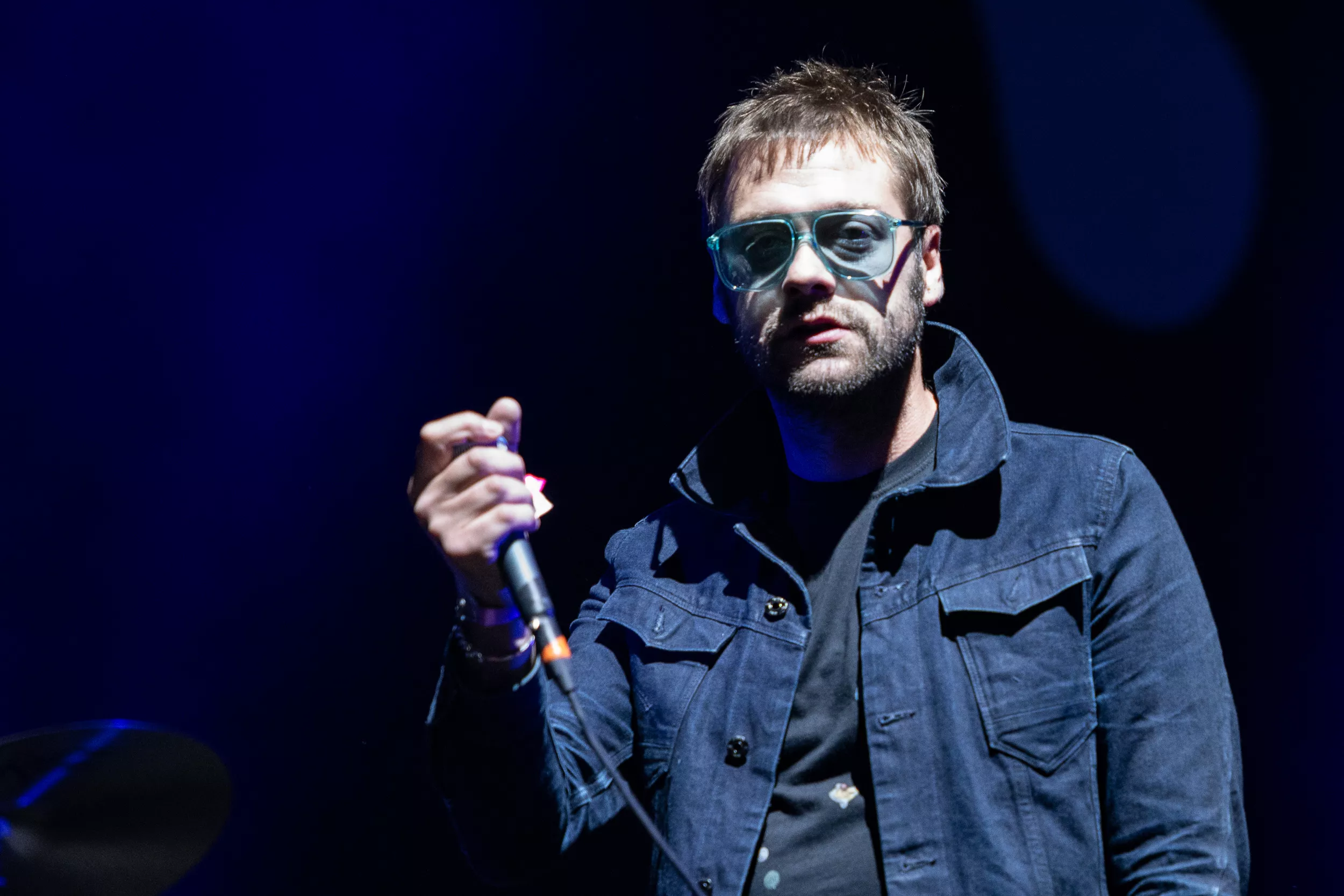 Tidligere Kasabian-forsanger dømmes for vold mod ekspartner