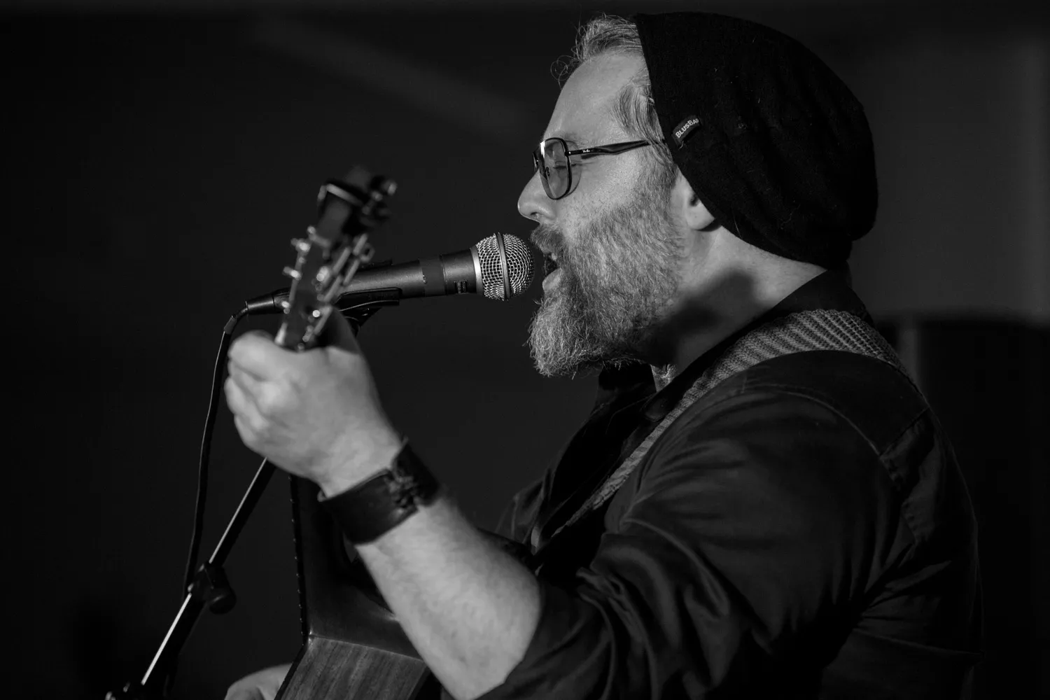 Søren Huss på soloturné til kirker – med nye sange