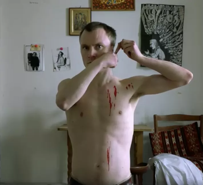 Bisse går all-in på selvdestruktivitet i ny musikvideo