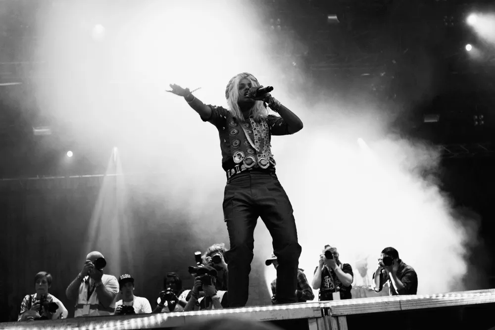 NFL sagsøger sangerinde for 90 millioner