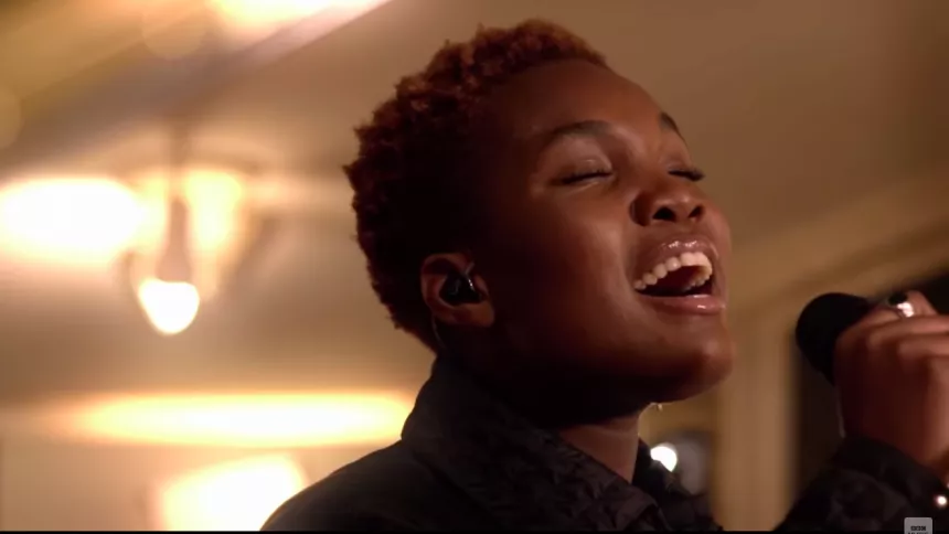 Se intens live-session med GAFFA-Prisen-aktuelle Arlo Parks