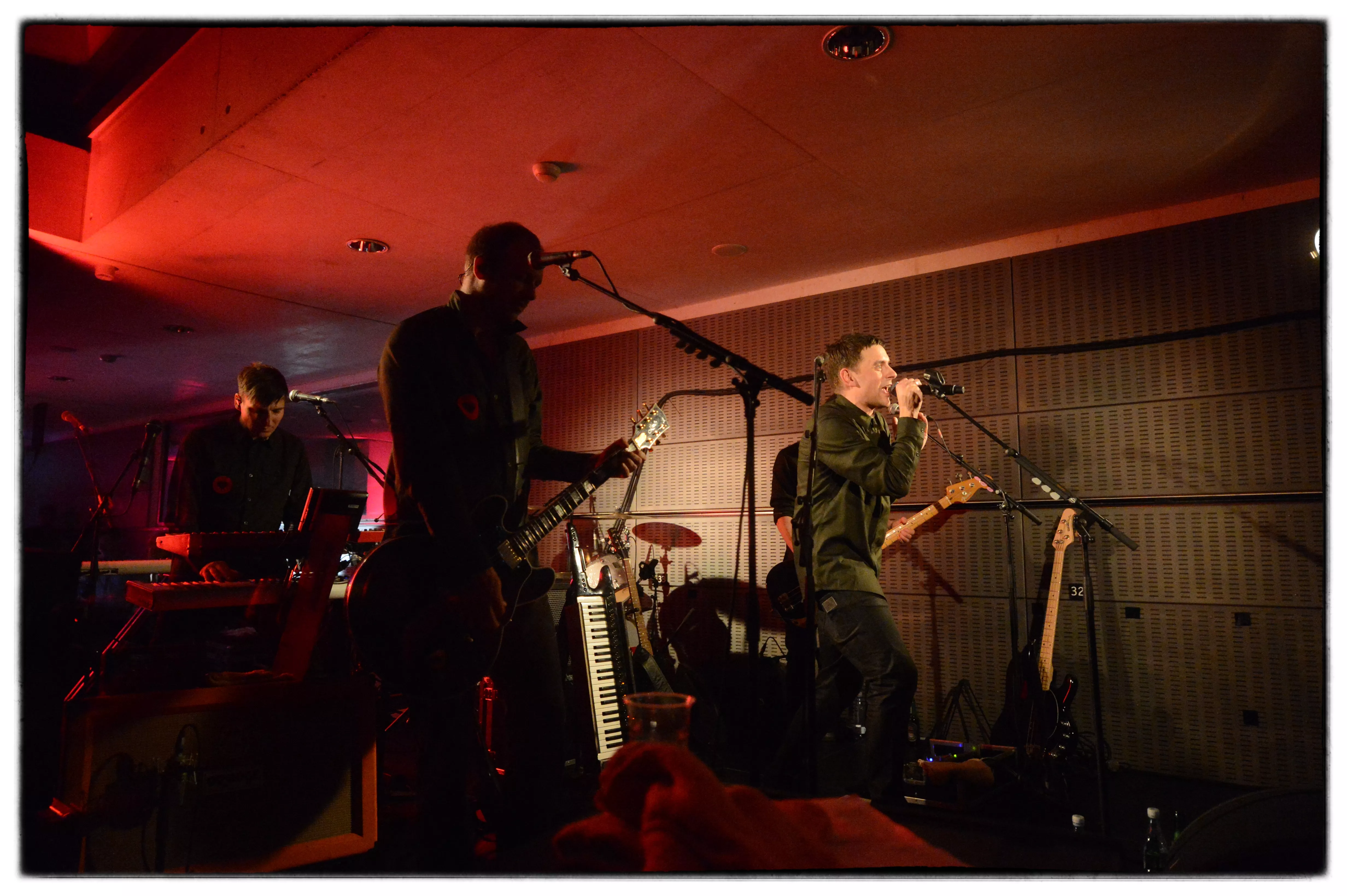 Se akustisk version af Nephews seneste single  