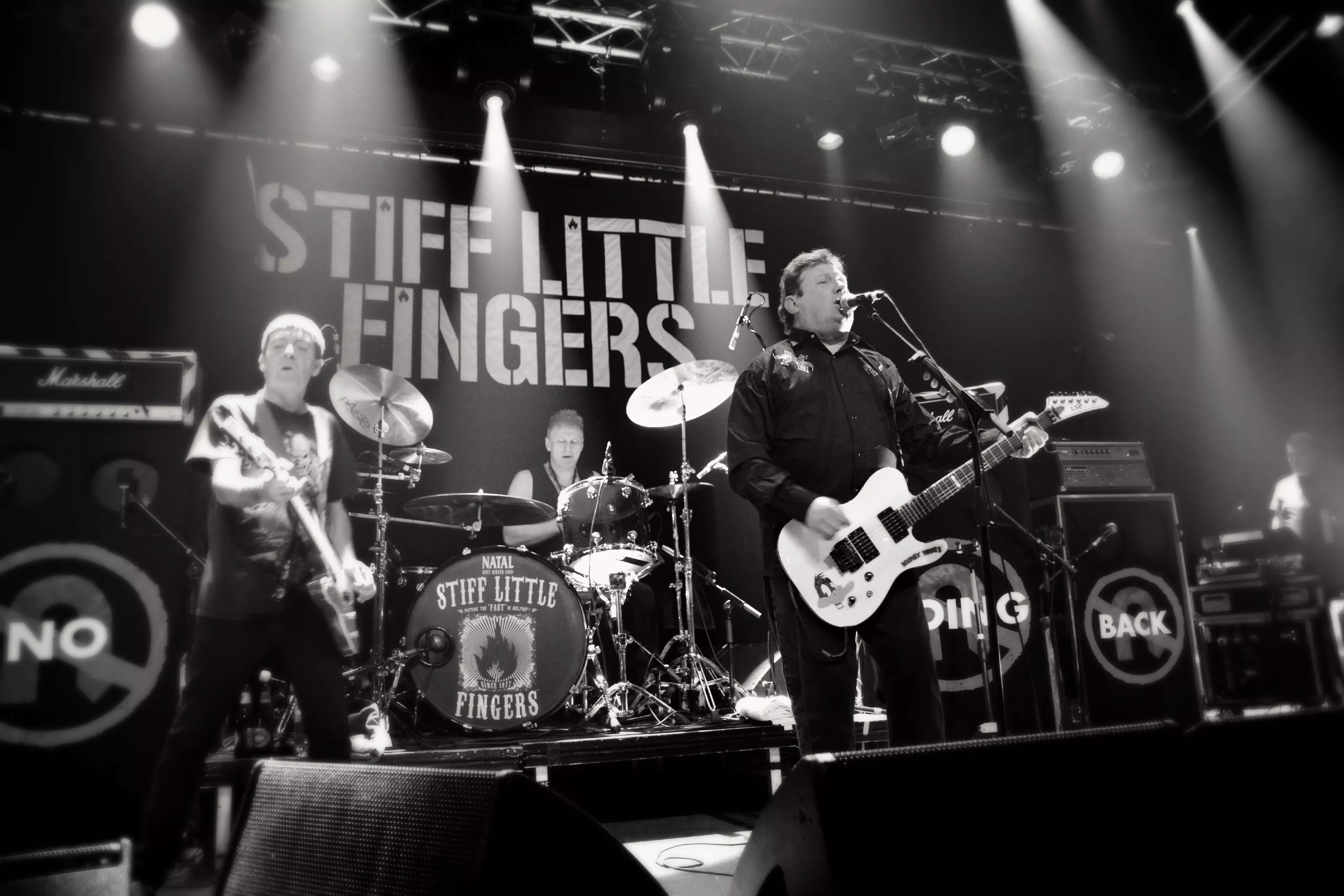 Spelar i Paris ikväll – av respekt för fansen