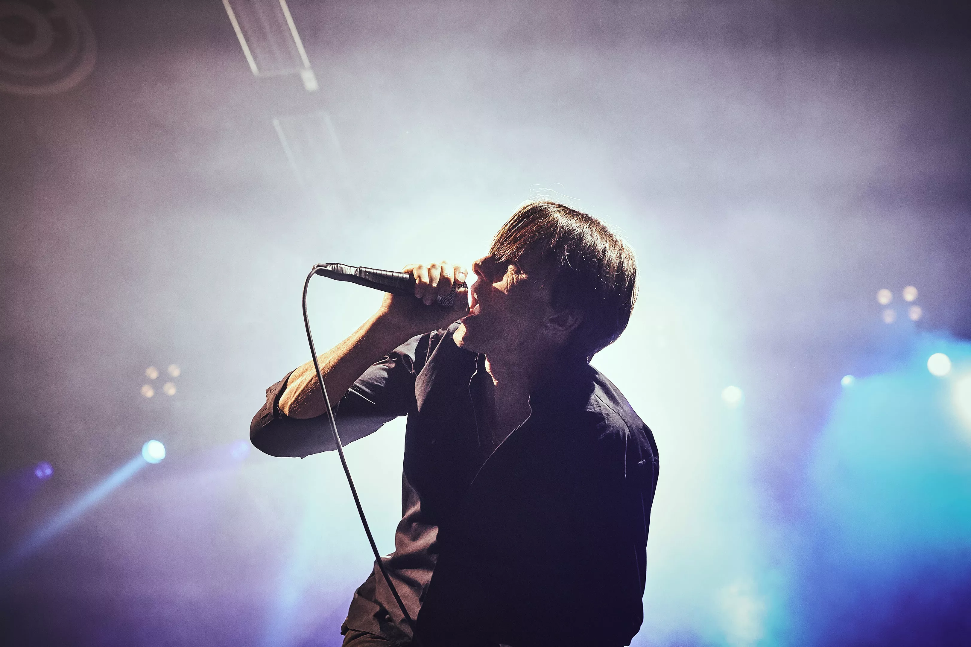 En heroin chic-modell som snubblar på klackarna och landar i orkesterdiket