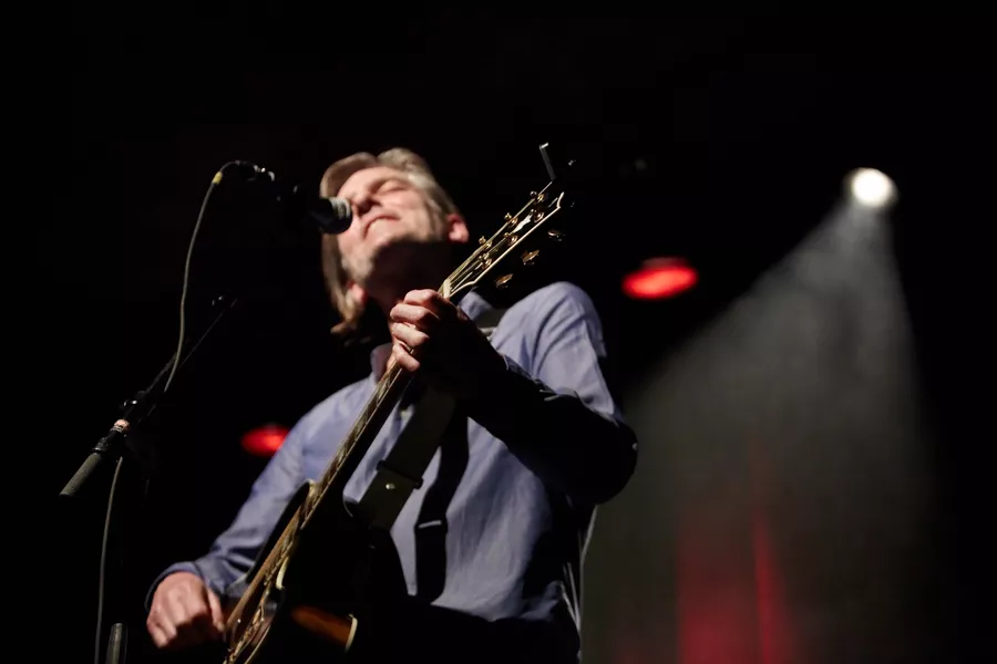 Peter A.G. tager på soloturné