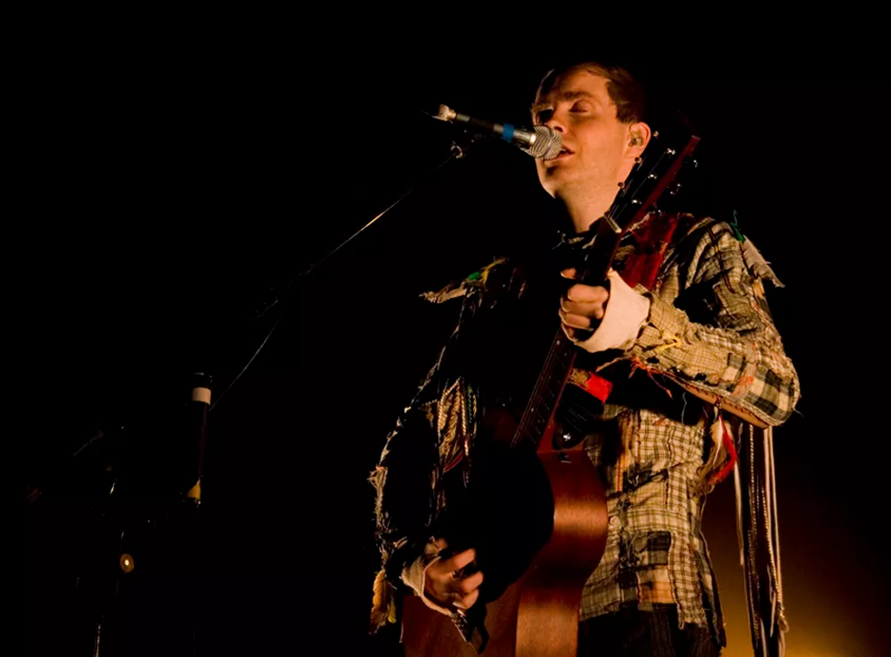 Jónsi ger ut livematerial