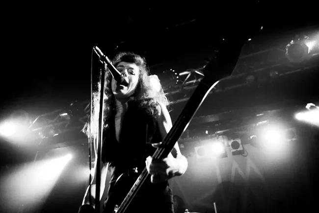 Melissa Auf Der Maur fylder 40