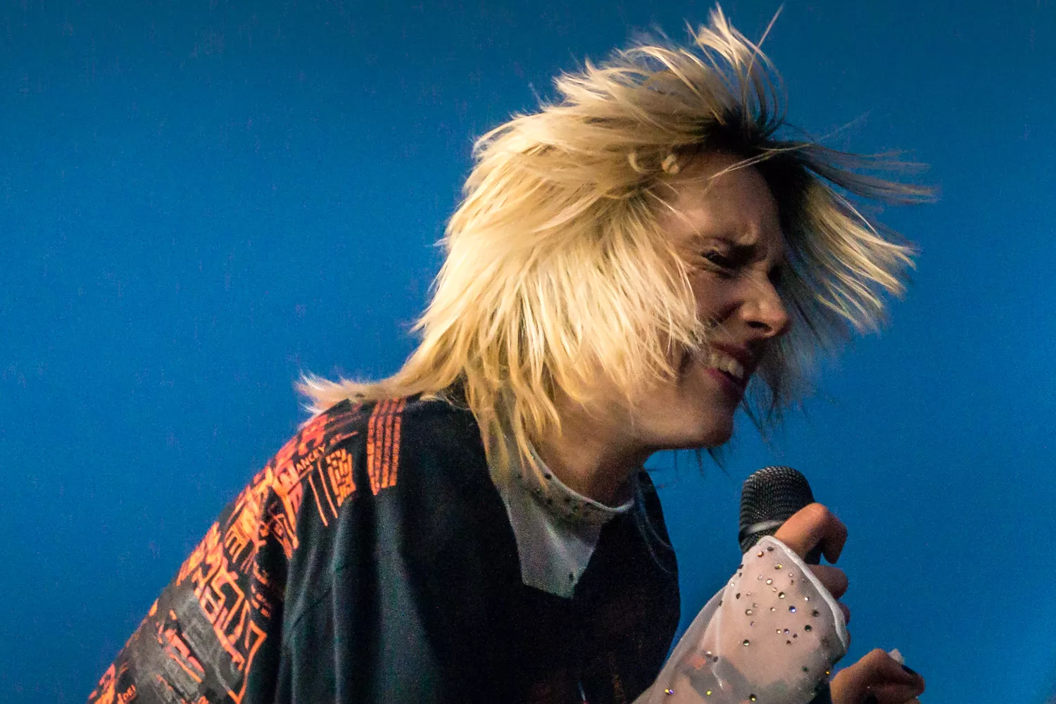 Hitspækket popfest med enkle virkemidler